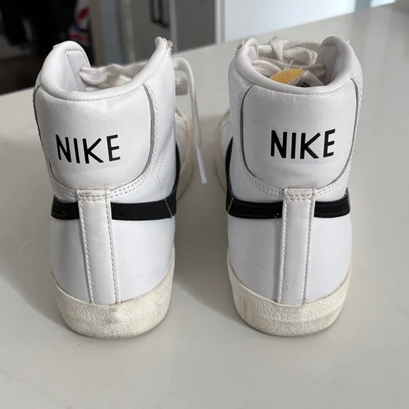 Nike Women’s Blazer Mid 77 White and Black Sneakers size 9 - Picture 6 of 6